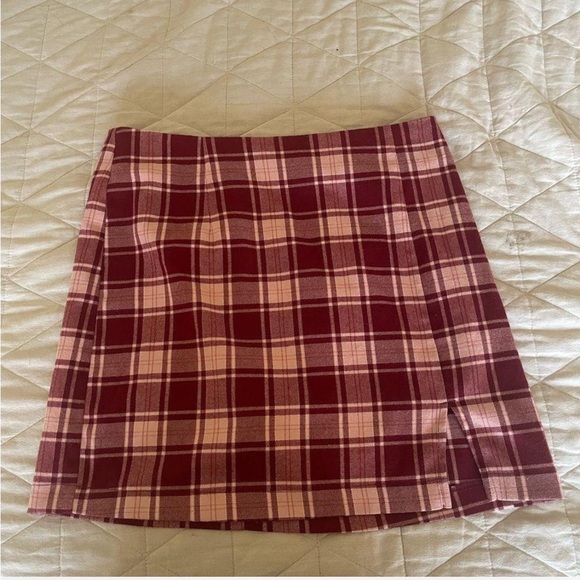 stitch & pine Dresses & Skirts - ($16.99) Large Stitch and Pine Red and Pink Mini Pencil Skirt with Slit